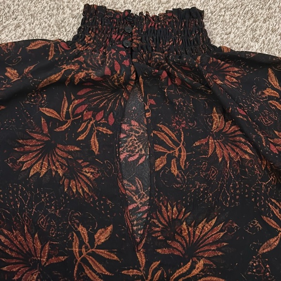 HM Mock Neck Blouse - Picture 4 of 5